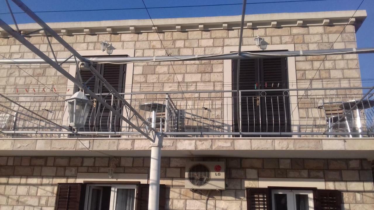 Rooms Katija 马里斯通 外观 照片